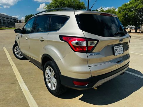Used 2017 Ford Escape SE w/ Equipment Group 201A FWD image 5