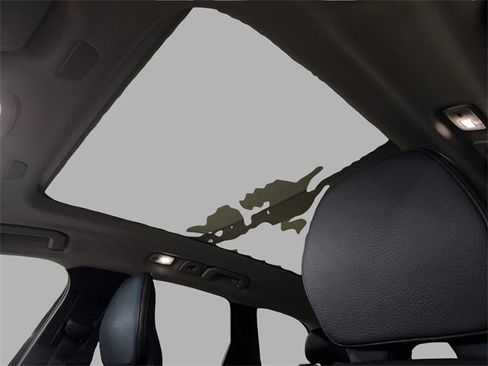 Used 2022 Volvo XC60 B5 Momentum image 14