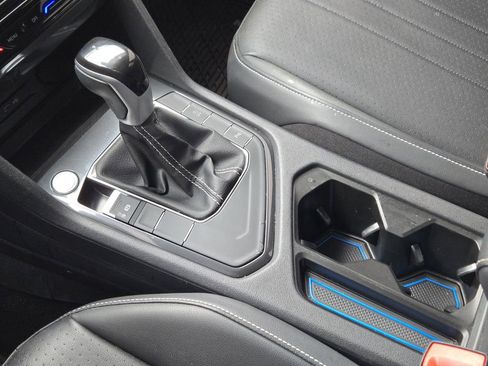 Used 2023 Volkswagen Tiguan SE R-Line image 15