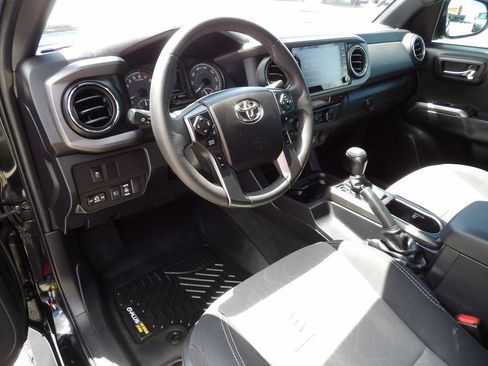 Used 2022 Toyota Tacoma TRD Off-Road w/ Technology Package RWD image 16
