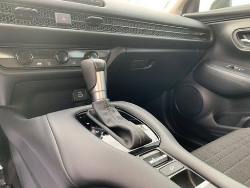 Used 2025 Honda HR-V LX image 12