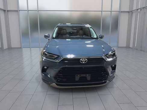 Used 2024 Toyota Grand Highlander AWD image 3
