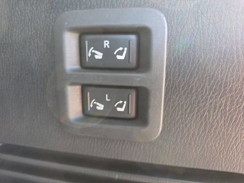 Used 2019 Nissan Armada SV image 28