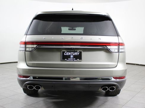 Used 2023 Lincoln Aviator Reserve w/ Equipment Group 201A image 10