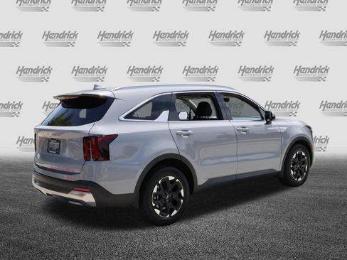 Used 2025 Kia Sorento S w/ Panoramic Sunroof Package FWD image 9