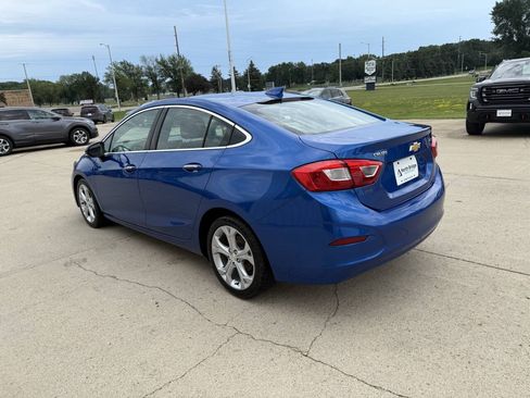 Used 2017 Chevrolet Cruze Premier FWD image 3