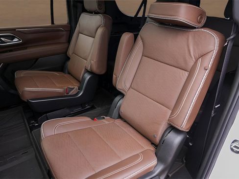 Used 2023 Chevrolet Suburban High Country image 27