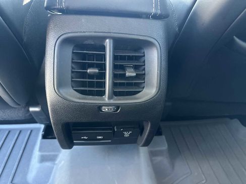 Used 2019 Jeep Cherokee Limited image 26