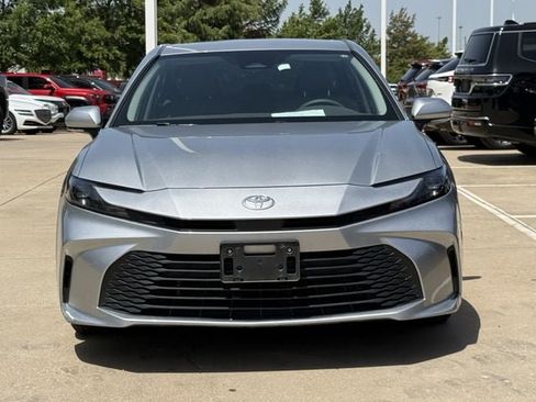 Used 2025 Toyota Camry LE w/ Convenience Package FWD image 8