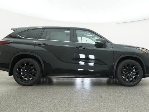 New 2026 Toyota Highlander XLE image 19