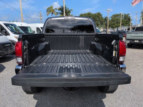Used 2020 Toyota Tacoma SR5 RWD image 13