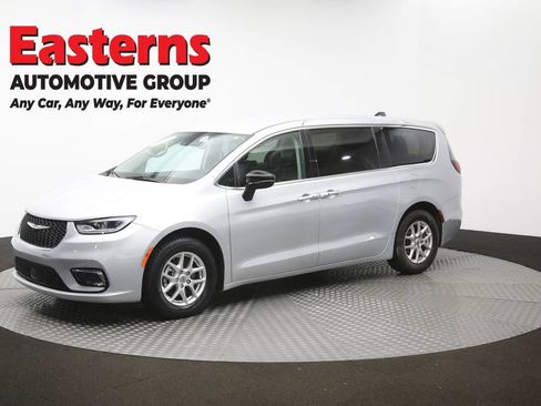 Used 2024 Chrysler Pacifica Touring-L FWD image 57