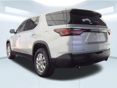 Used 2022 Chevrolet Traverse LS image 5