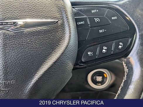 Used 2019 Chrysler Pacifica Touring-L w/ Advanced Safetytec Group FWD image 20