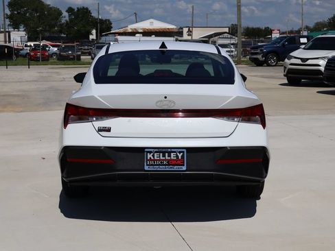 Used 2024 Hyundai Elantra SEL FWD image 8