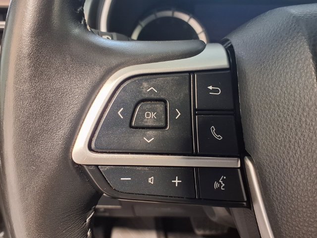 Used 2024 Toyota Highlander XLE FWD image 11