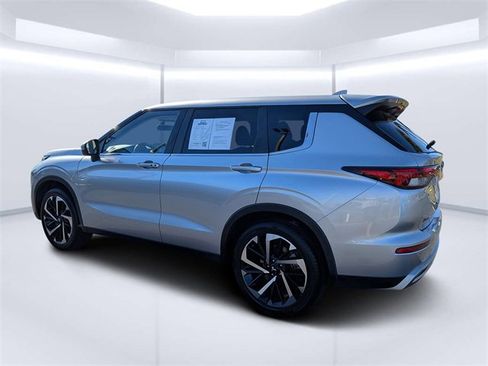 Used 2022 Mitsubishi Outlander SE image 5