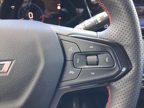 Used 2025 Chevrolet Trax RS w/ Driver Confidence Package image 27