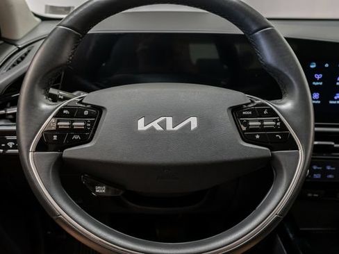 Used 2023 Kia Niro EX FWD image 12