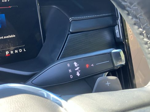 Used 2024 GMC Acadia Elevation image 29