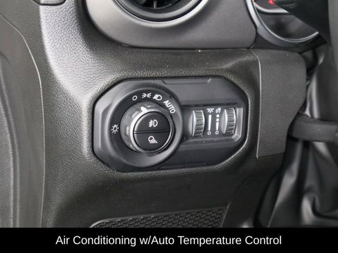 Used 2022 Jeep Gladiator Willys image 23