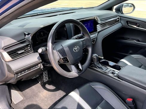 Used 2025 Toyota Camry SE image 18