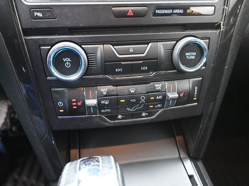 Used 2018 Ford Explorer XLT w/ Equipment Group 202A image 9