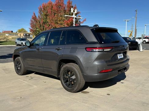 New 2025 Jeep Grand Cherokee Altitude image 12