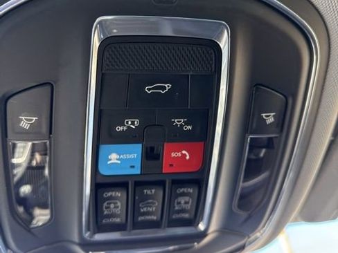 Certified 2023 Jeep Grand Cherokee Limited image 36