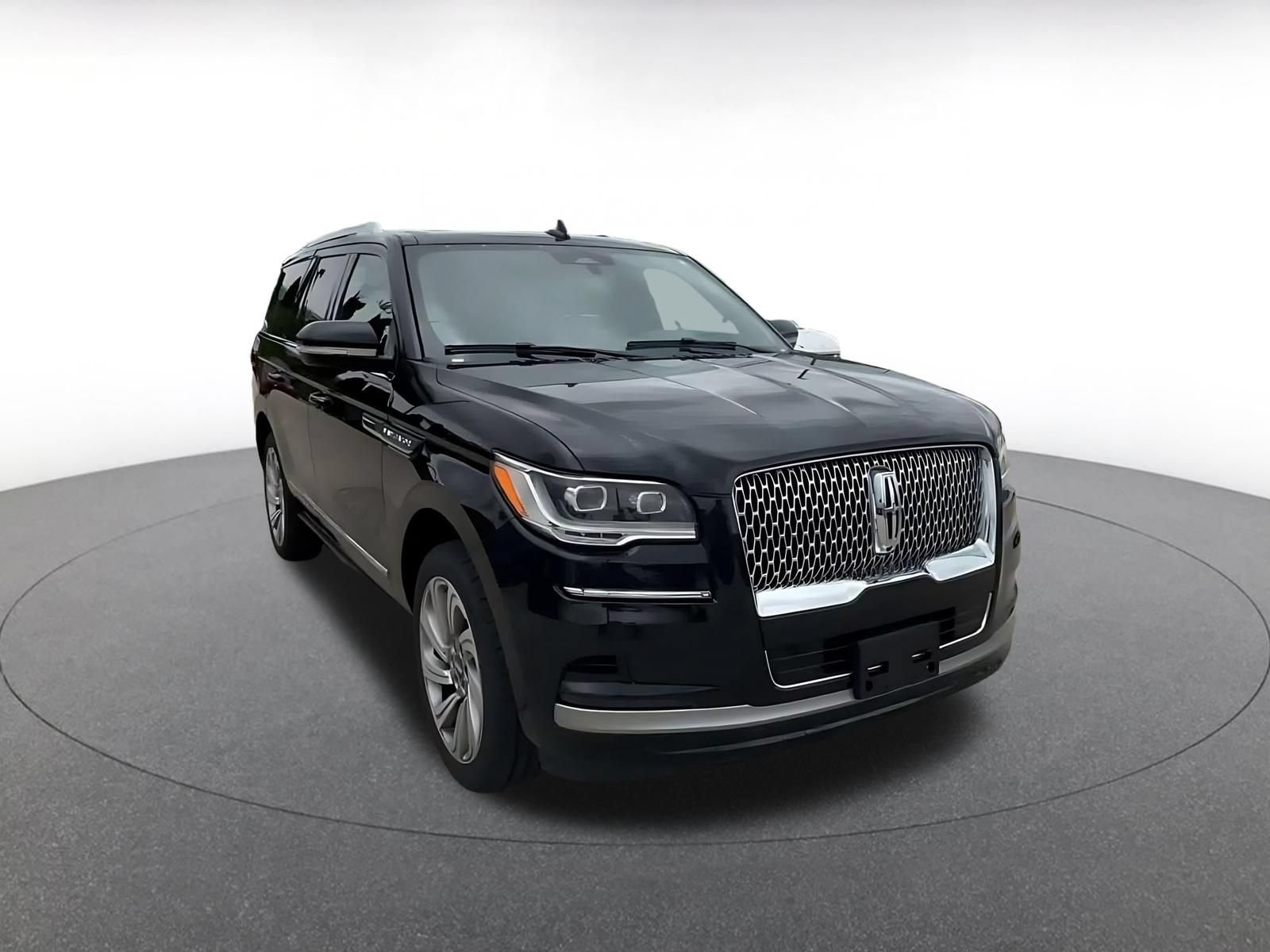 Used 2022 Lincoln Navigator Reserve RWD image 3