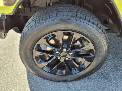 Used 2023 Jeep Wrangler Sahara w/ Cold Weather Group image 29