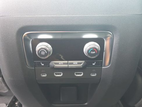 Used 2024 GMC Yukon Denali RWD image 30