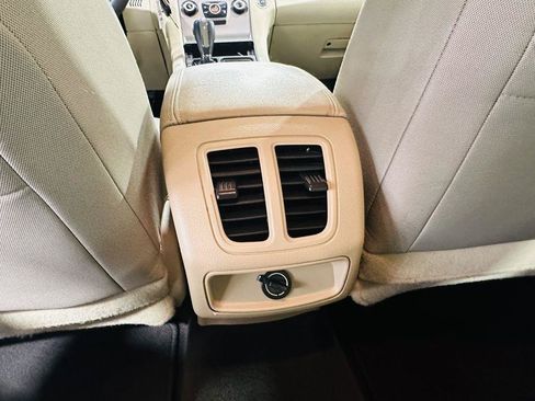 Used 2017 Ford Taurus SE FWD image 26