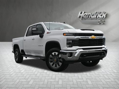 Used 2026 Chevrolet Silverado 2500 LT w/ Safety Package AWD/4WD image 2