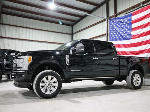 Used 2017 Ford F250 Platinum w/ Platinum Ultimate Package image 4