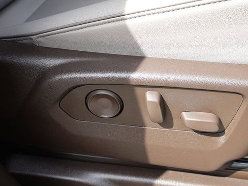 Used 2024 GMC Yukon SLT w/ SLT Luxury Package image 33