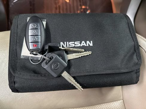 Used 2016 Nissan Titan SL AWD/4WD image 38
