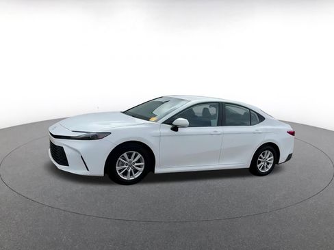 Used 2025 Toyota Camry LE image 8