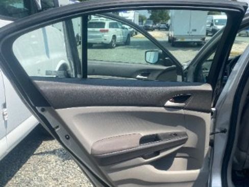 Used 2010 Honda Accord EX-L image 6