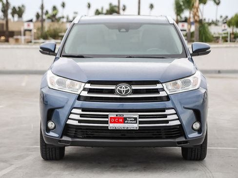 Used 2017 Toyota Highlander XLE image 3