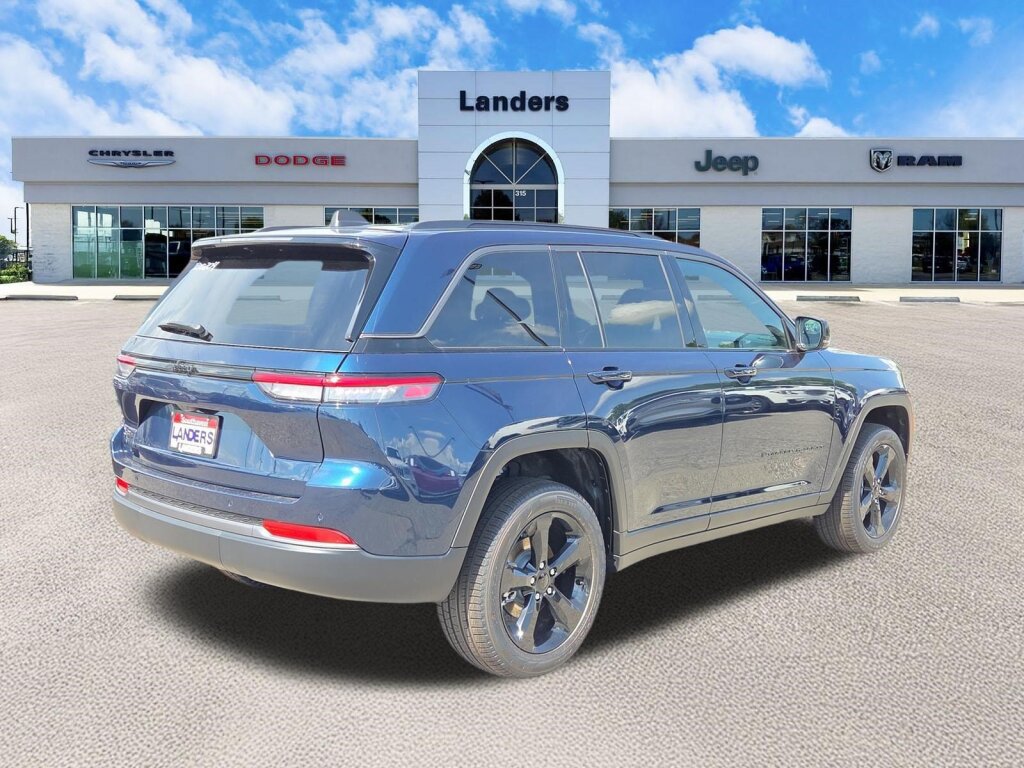 New 2026 Jeep Grand Cherokee Limited w/ Limited Altitude Package AWD/4WD image 3