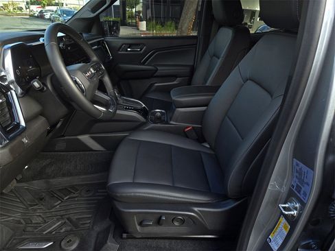 Used 2024 GMC Canyon Elevation w/ Elevation Premium Package image 17