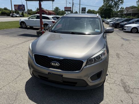 Used 2016 Kia Sorento FWD image 2