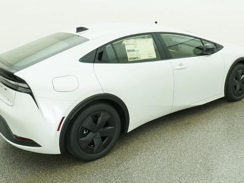 New 2026 Toyota Prius Plug-In Hybrid FWD image 9