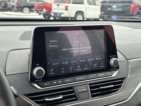 Used 2025 Nissan Altima 2.5 SV image 16