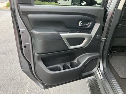 Used 2018 Nissan Titan SL w/ Chrome Package AWD/4WD image 23