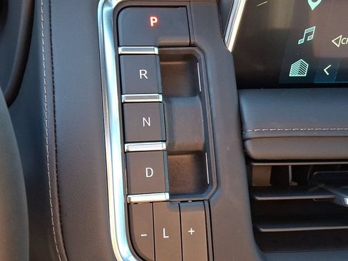 Used 2023 Chevrolet Tahoe High Country AWD/4WD image 13