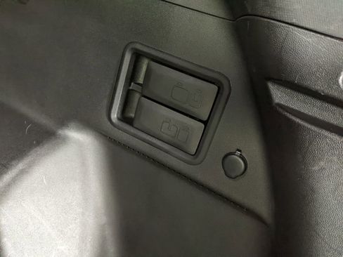Used 2023 Chevrolet Equinox LT FWD image 27