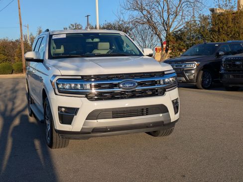 Used 2024 Ford Expedition Limited image 9