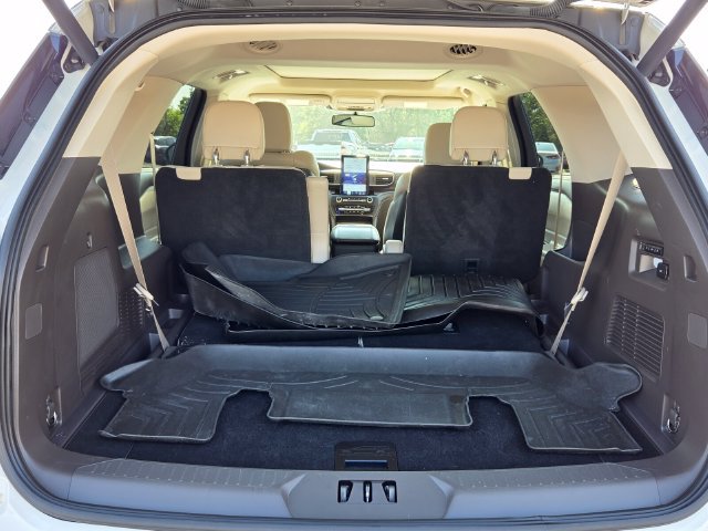 Used 2020 Ford Explorer Platinum w/ Premium Technology Package AWD/4WD image 16